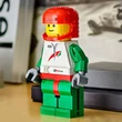 Nagy méretű autóversenyző minifigura
