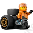 F1 pilóta McLaren versenyautóval