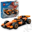 F1 pilóta McLaren versenyautóval